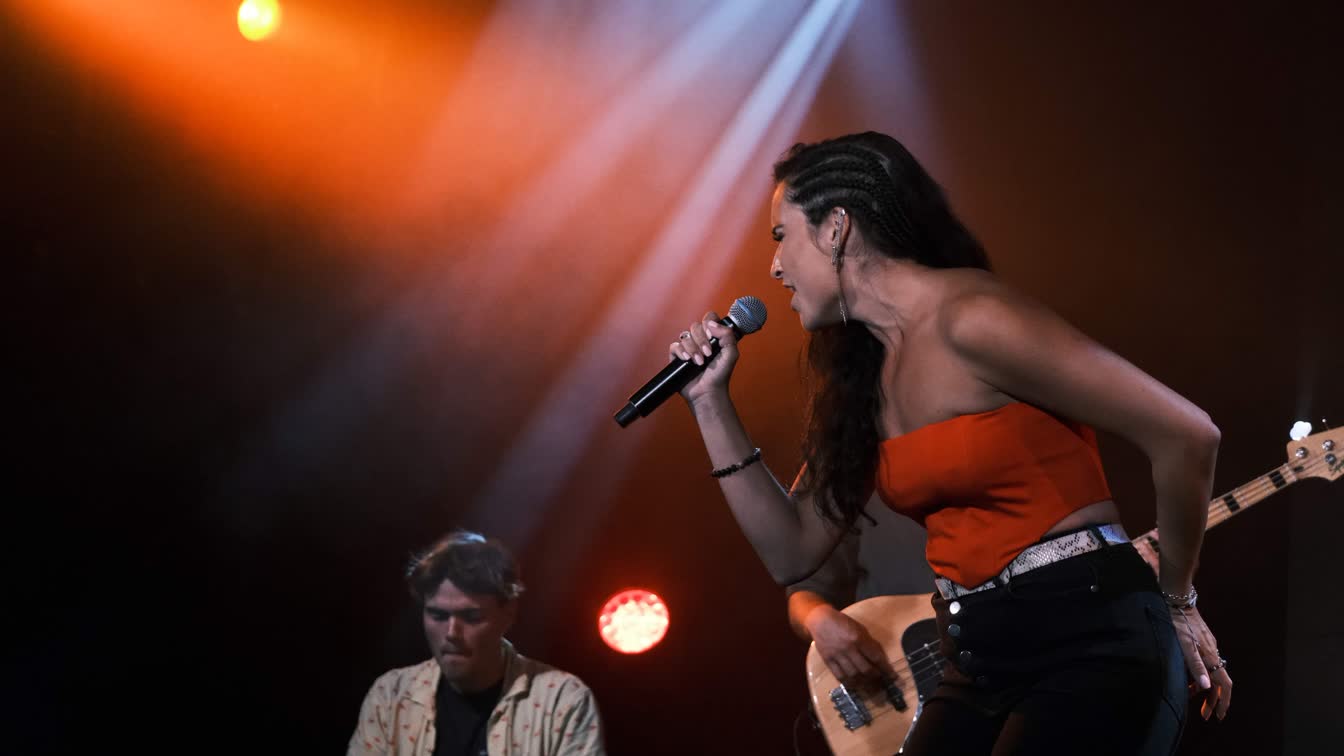 Hilda Denny singing on stage